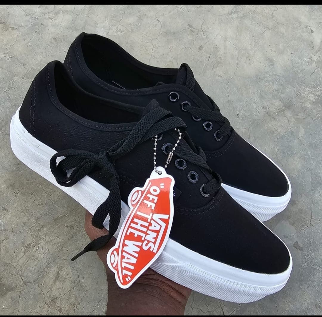 Image of a Vans black/white