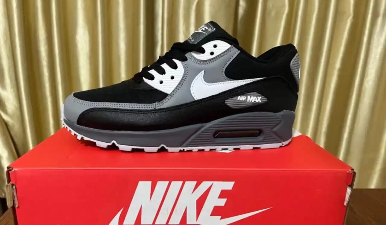 Image of a Airmax 90 - Black/White